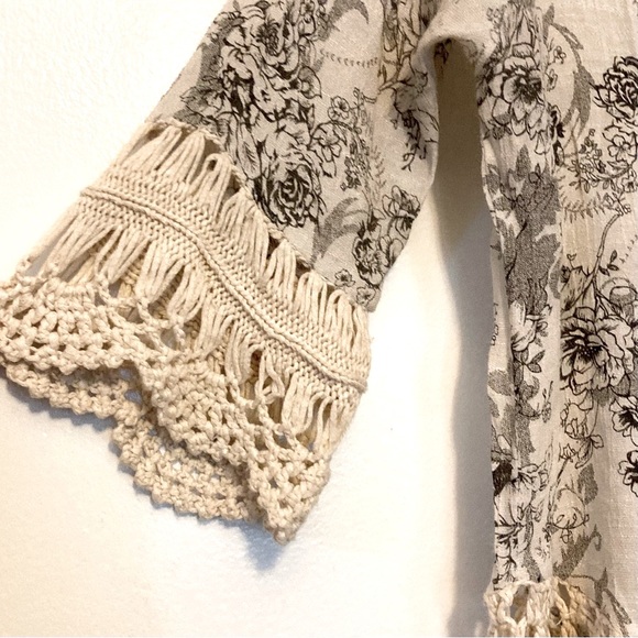 COCO and CARMEN Crochet Lace Boho Chic Roses Bell Sleeves Top Small Medium - Picture 2 of 16